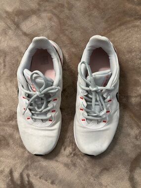 Nike Legend Essential 2 Women’s Sneakers Size 6.5 White/Gray/Pink